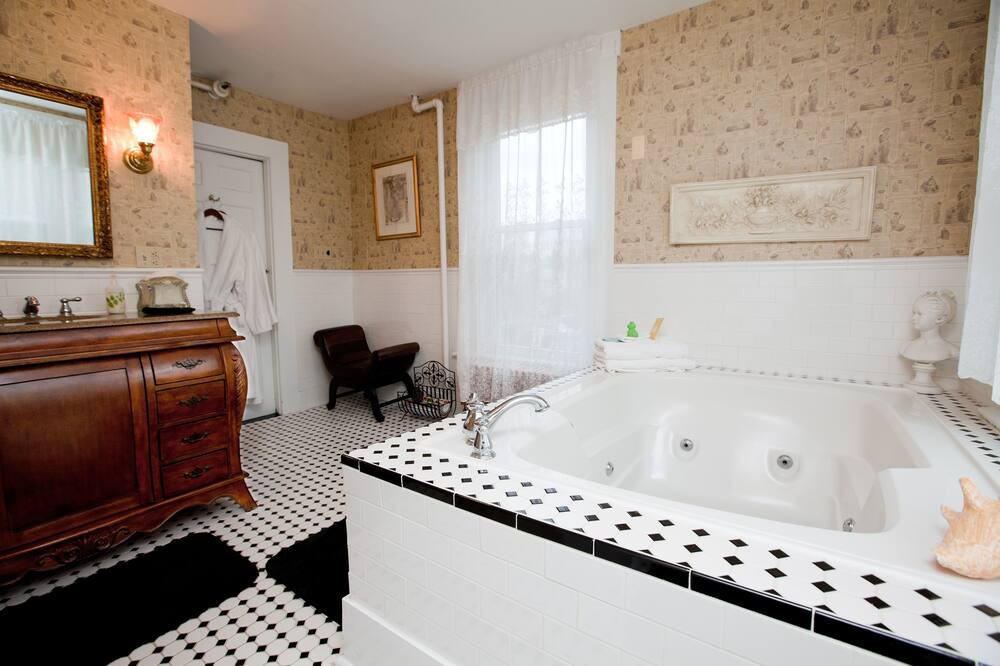 Photo of Bathroom in Chester Depot