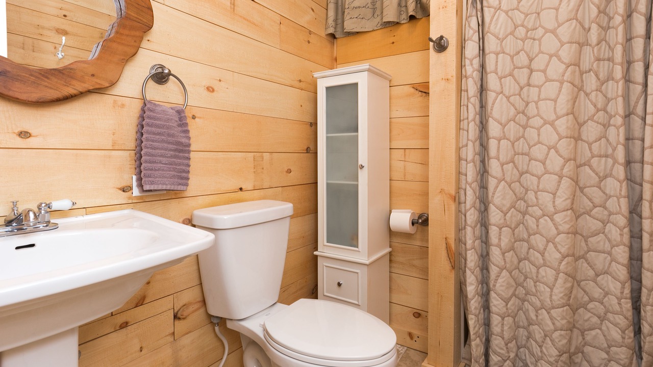 Photo of Bathroom in Warren