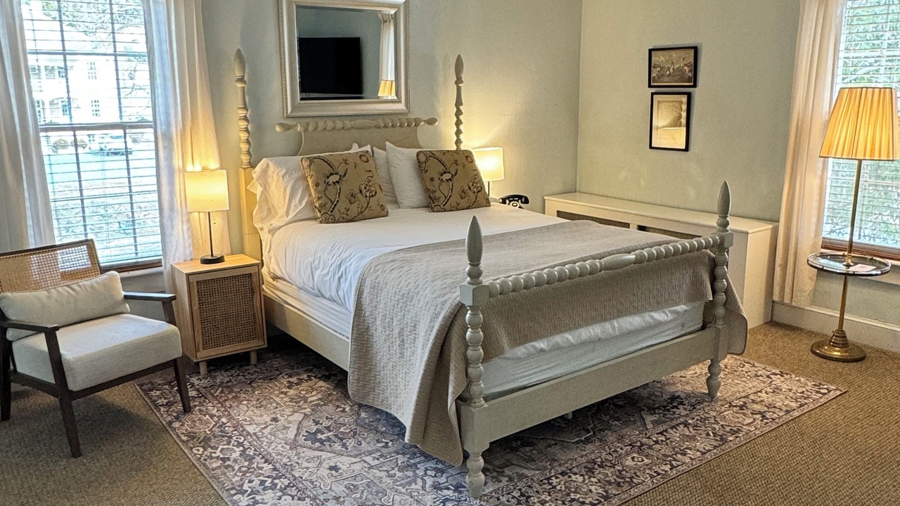 Photo of Bedroom in Warm Springs