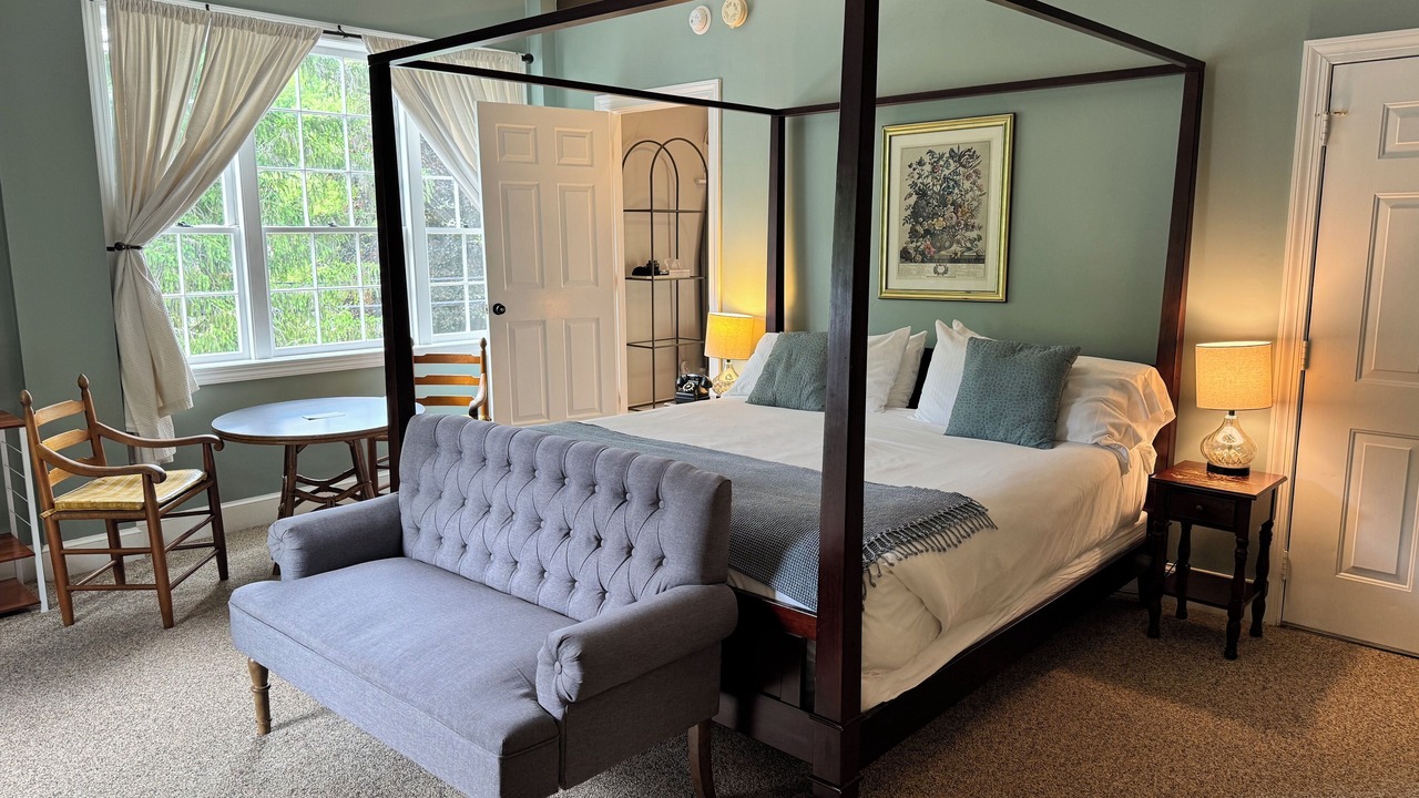 Photo of Bedroom in Warm Springs