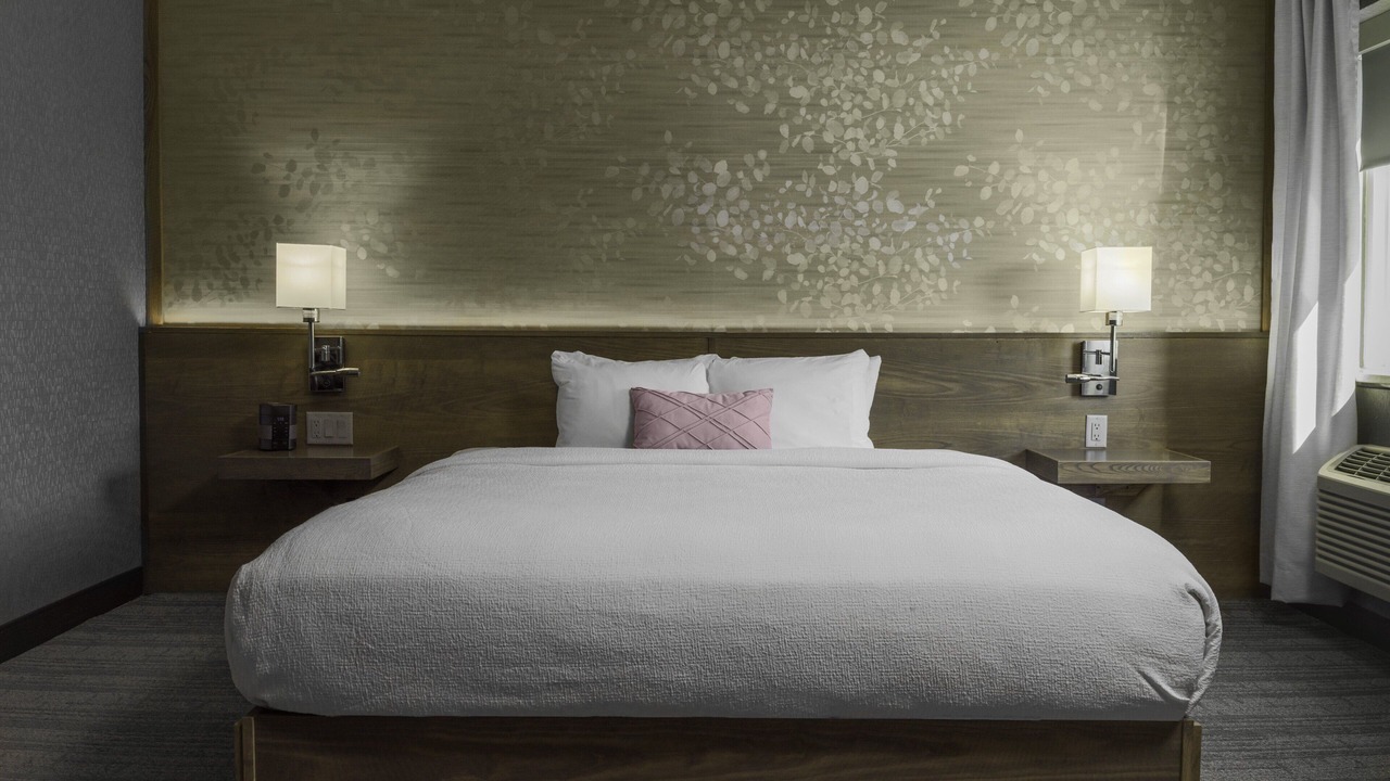 Photo of Bedroom in Downtown Niagara Falls
