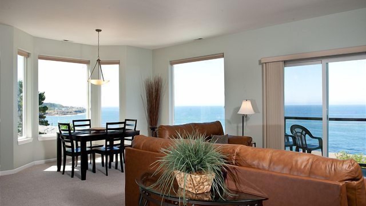 Photo of Livingroom in Depoe Bay