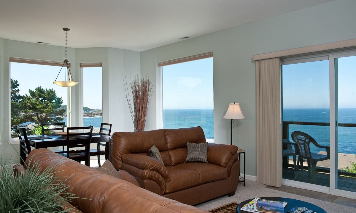 Photo of Livingroom in Depoe Bay
