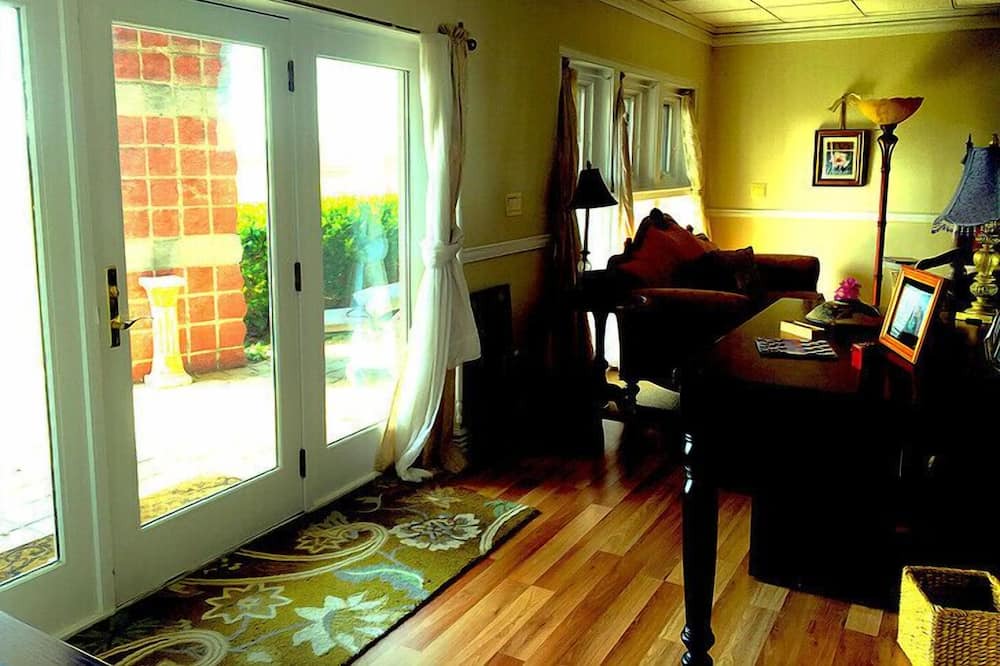Photo of Bedroom in Lansing