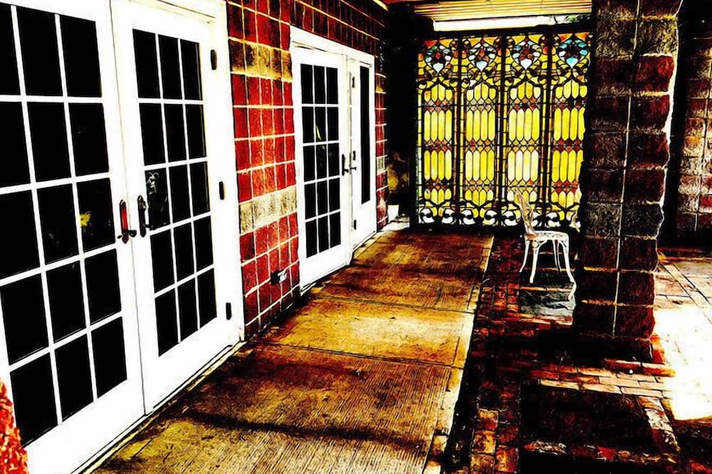 Photo of Patio Balcony in Lansing