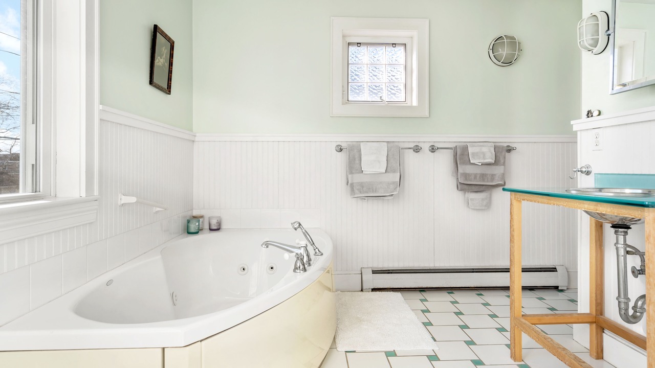 Photo of Bathroom in Pine Point