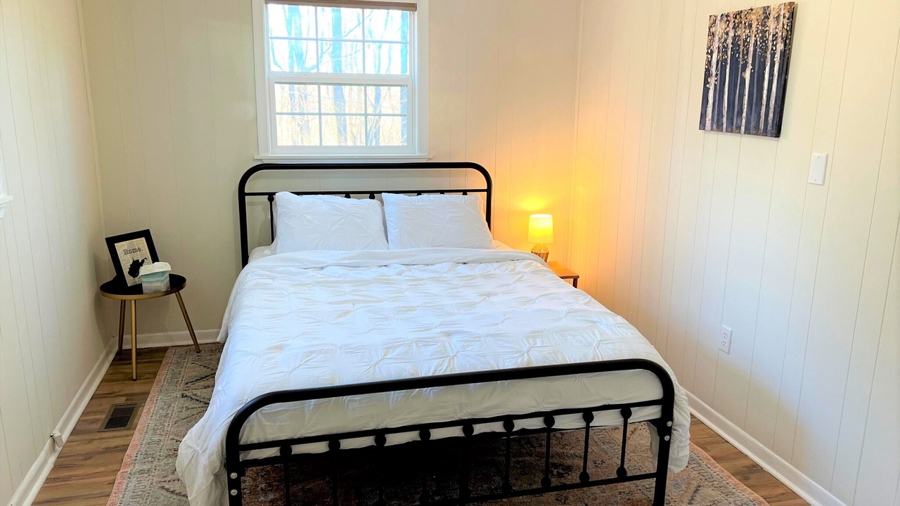 Photo of Bedroom in Berkeley Springs