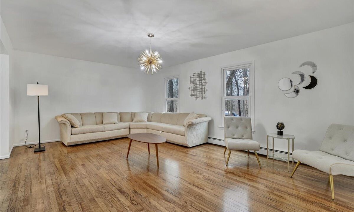Photo of Livingroom in South Blooming Grove