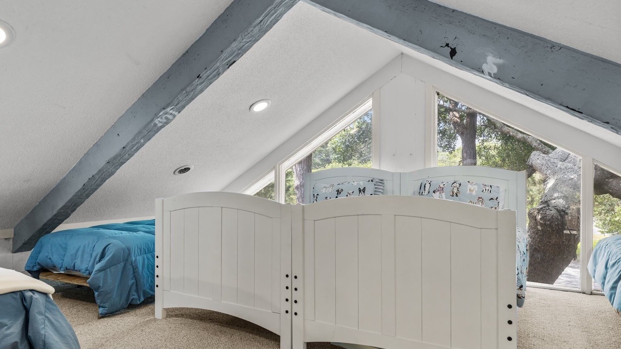 Photo of Bedroom in Pine Knoll Shores
