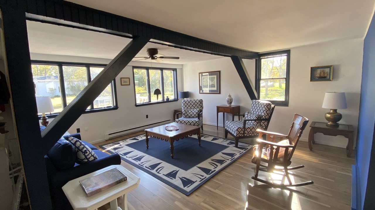 Photo of Livingroom in Port Kent