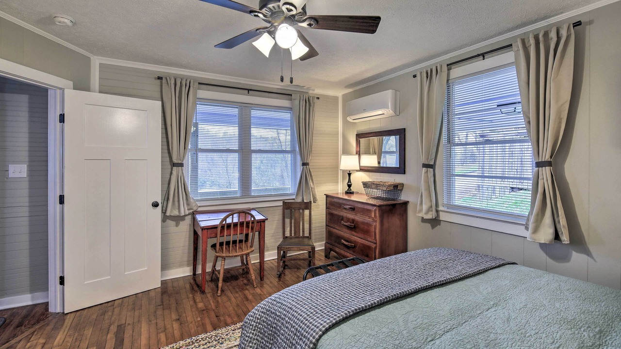 Photo of Bedroom in Fries