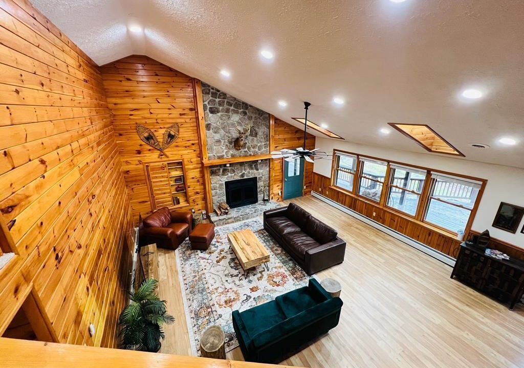 Photo of Livingroom in McHenry