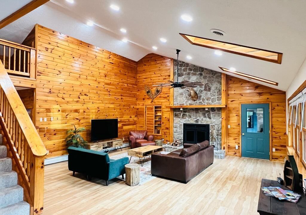 Photo of Livingroom in McHenry
