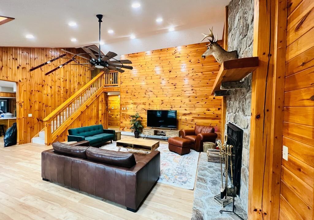 Photo of Livingroom in McHenry