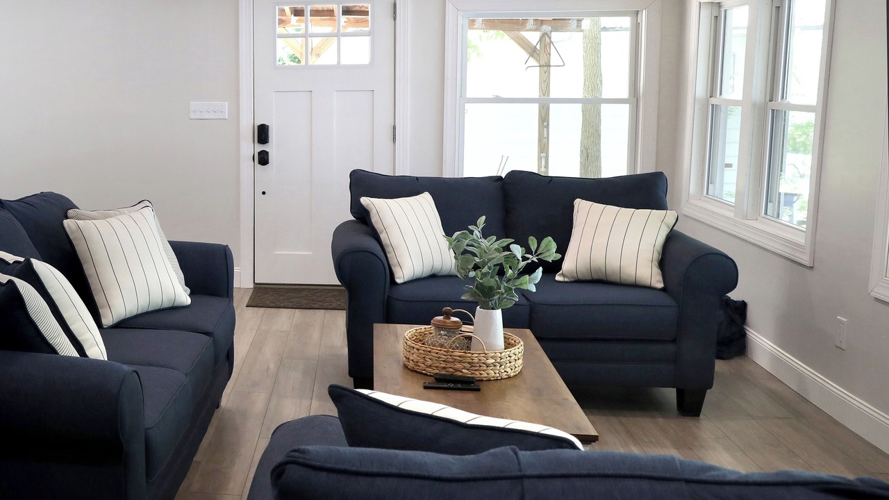 Photo of Livingroom in Lamoreaux Landing