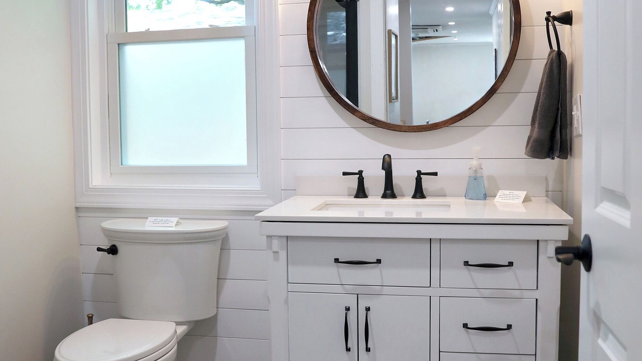 Photo of Bathroom in Lamoreaux Landing