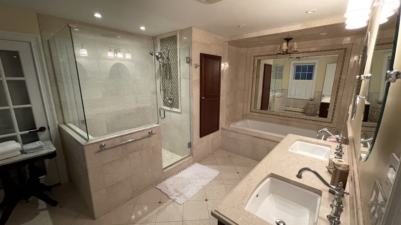 Photo of Bathroom in Buckingham Lake - Crestwood