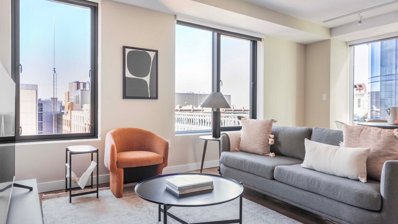 Photo of Livingroom in Theatre District