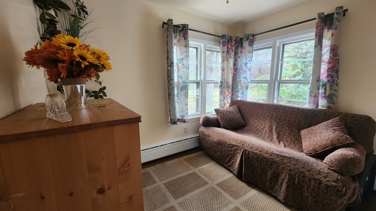 Photo of Livingroom in Pleasant Valley