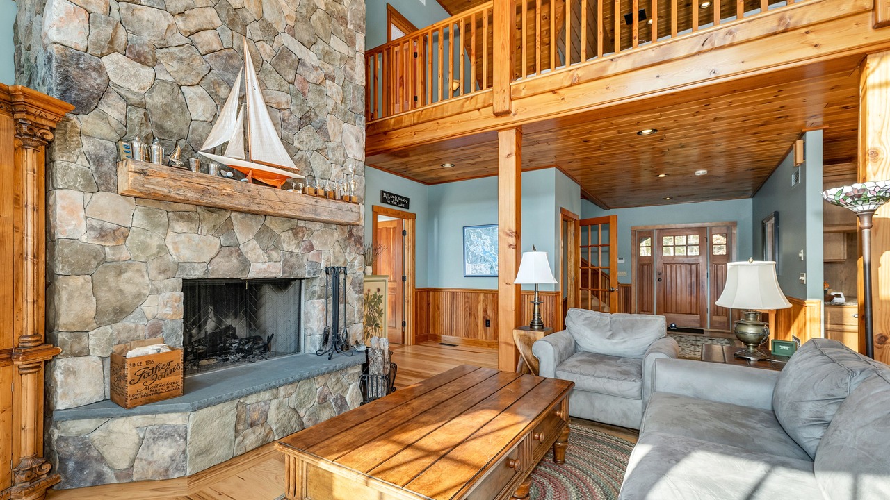 Photo of Livingroom in Moultonborough