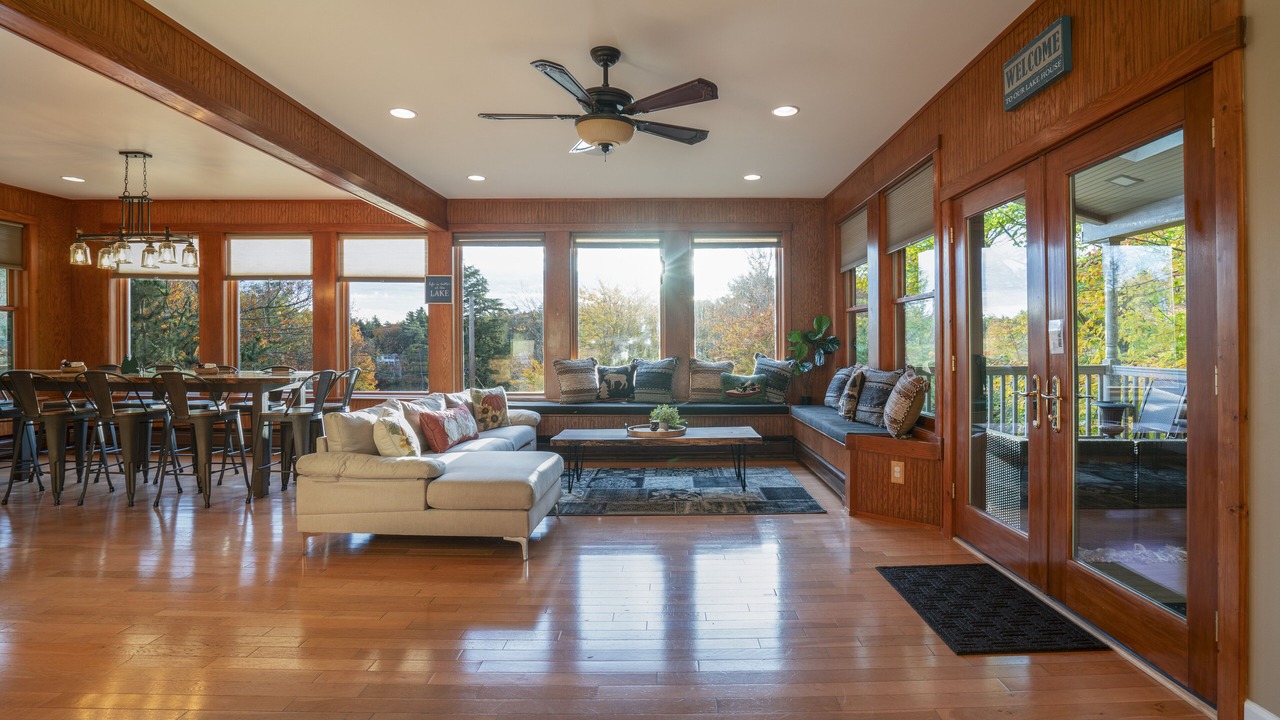 Photo of Livingroom in Town of Grafton