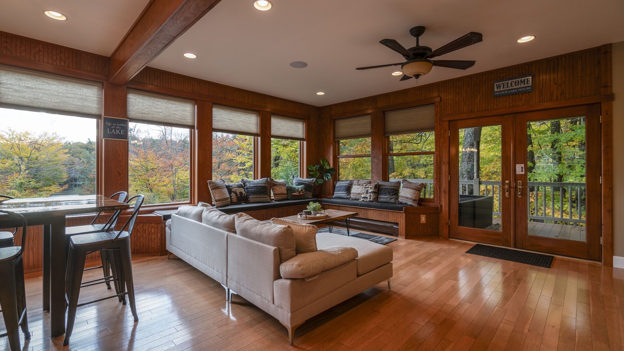 Photo of Livingroom in Town of Grafton