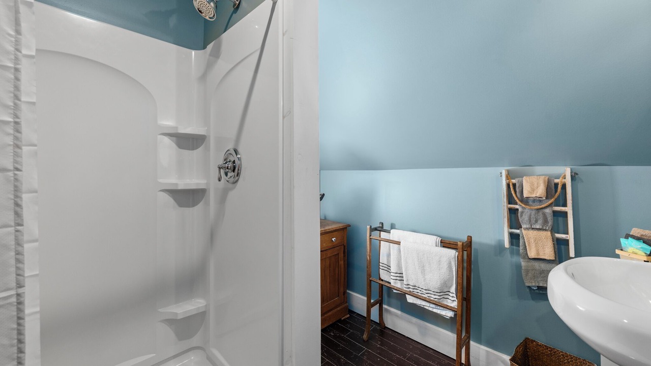 Photo of Bathroom in Warren