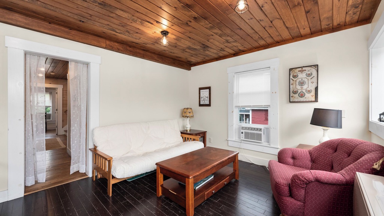 Photo of Livingroom in Warren