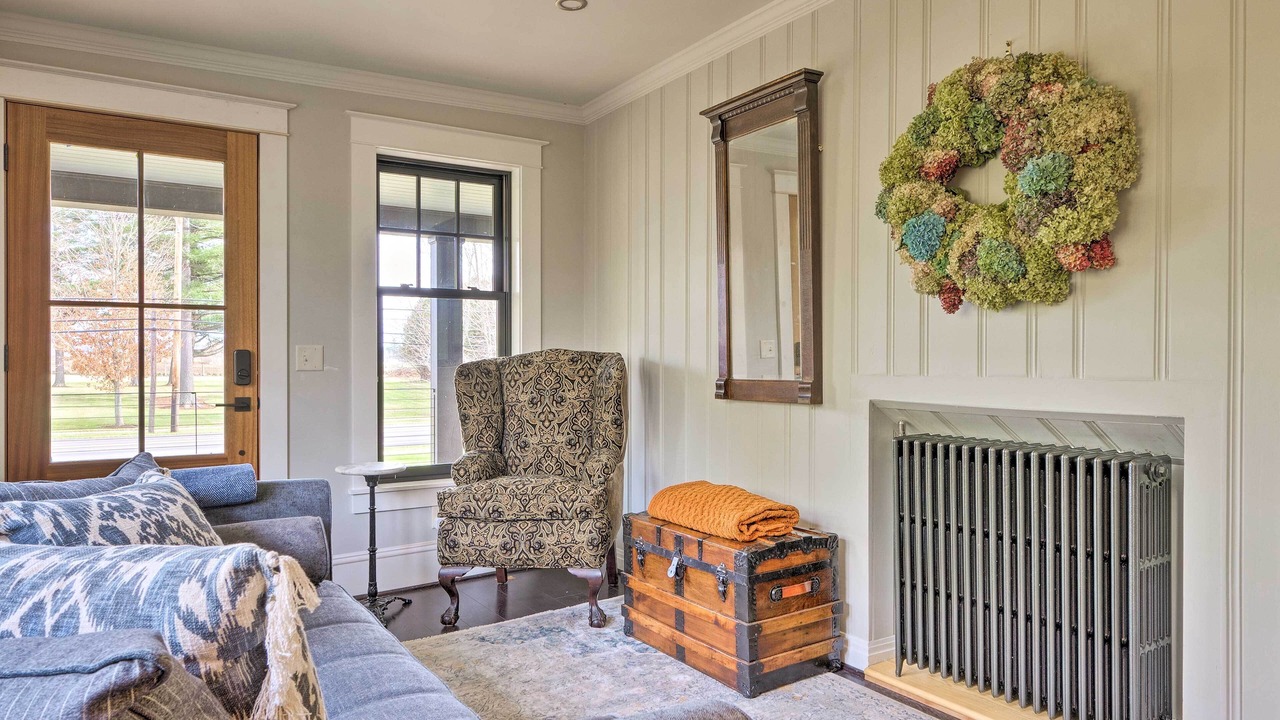 Photo of Livingroom in Derby Center