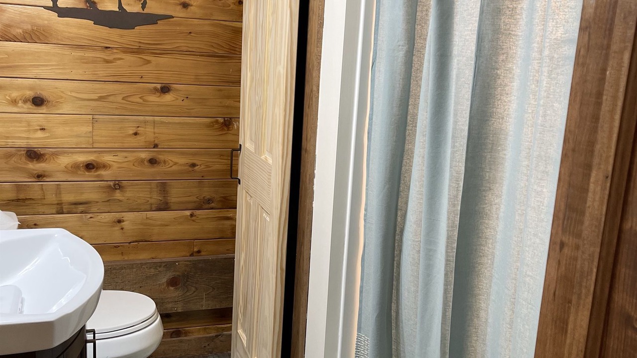 Photo of Bathroom in Flat Top