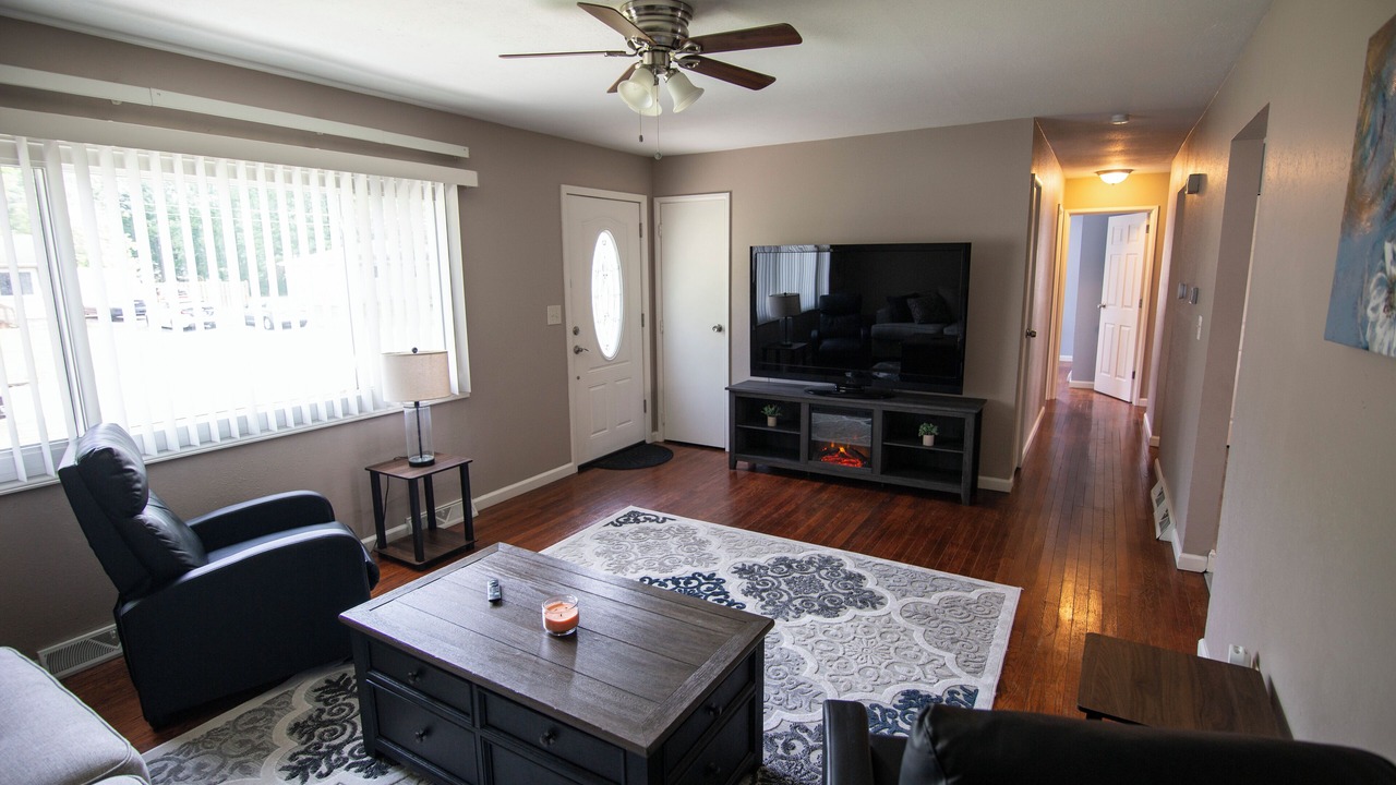 Photo of Livingroom in Warren