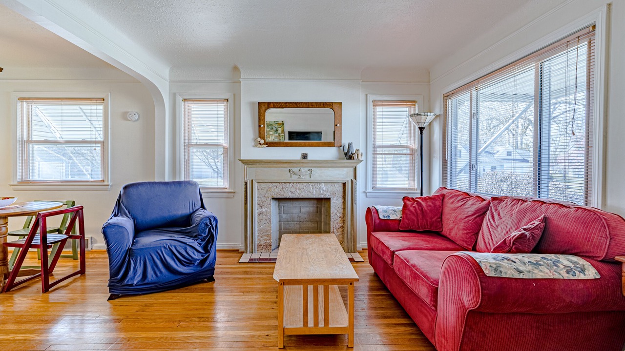 Photo of Livingroom in Fairview Park
