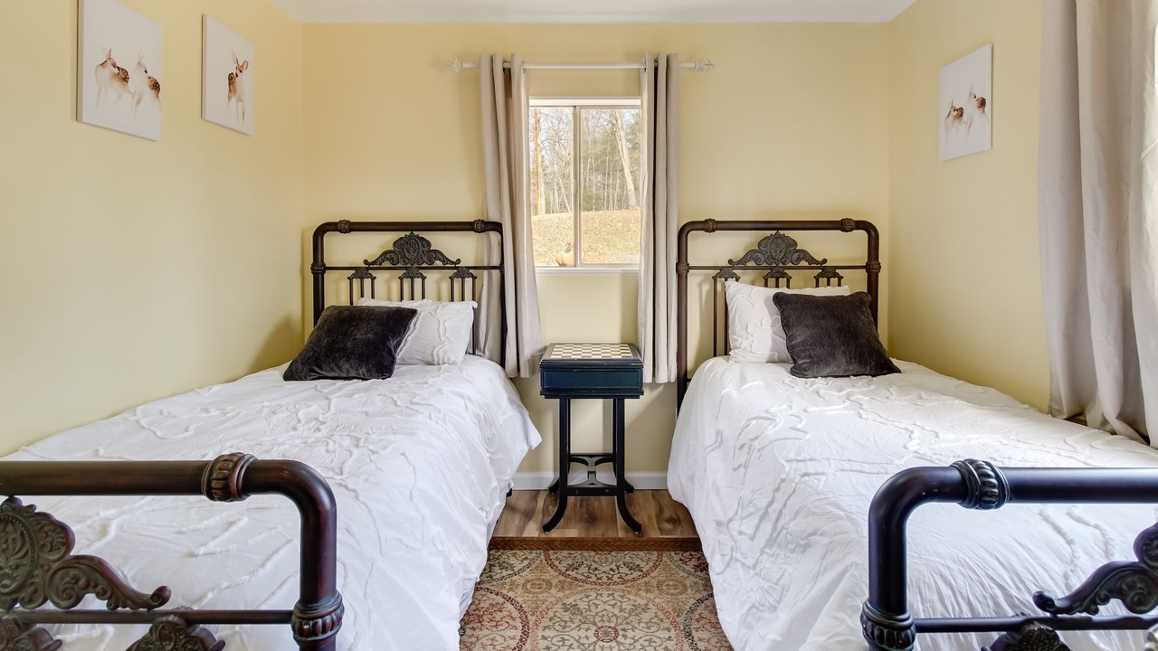 Photo of Bedroom in Broadway