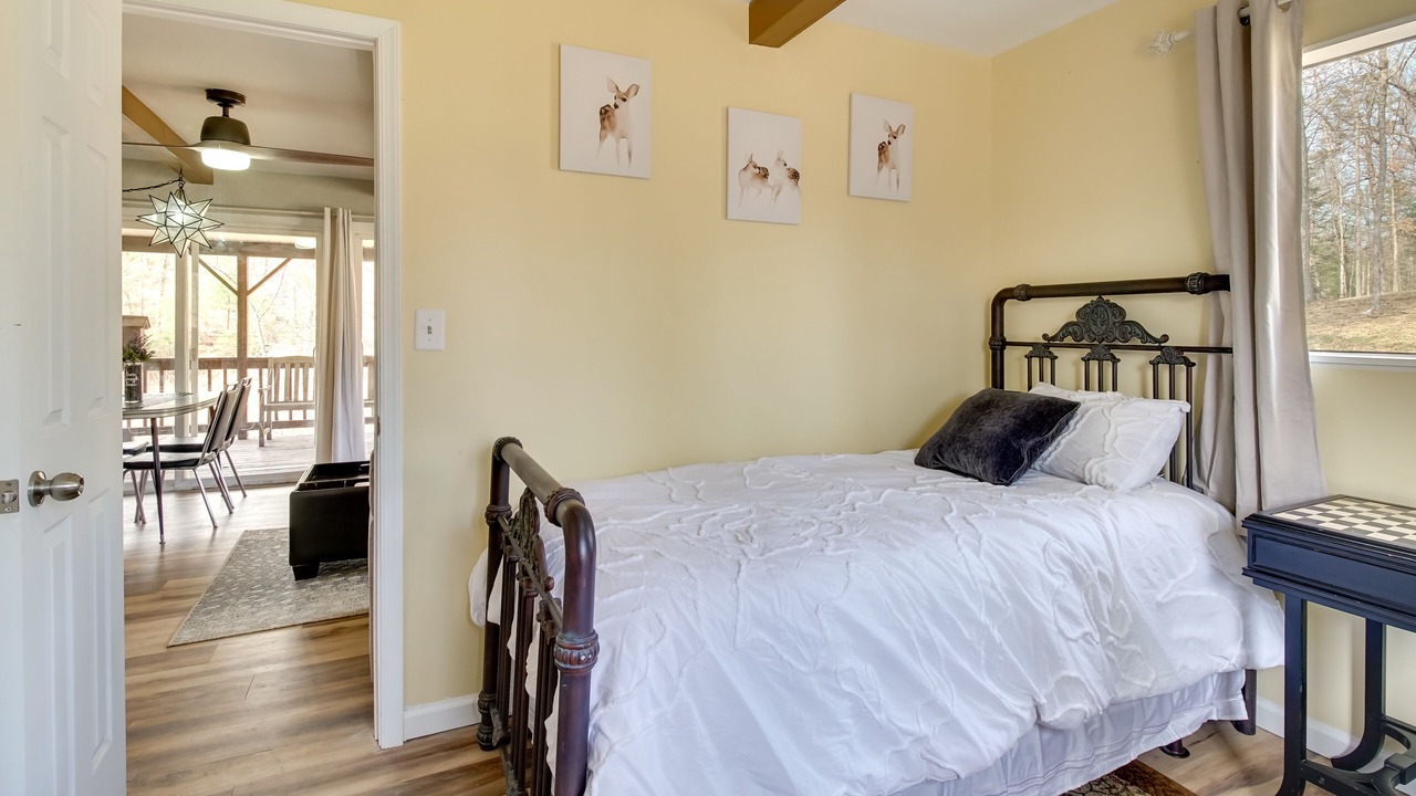 Photo of Bedroom in Broadway