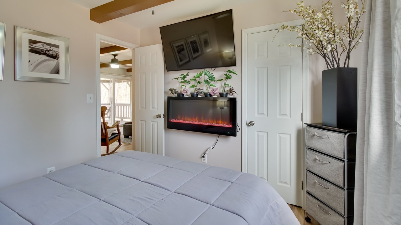 Photo of Bedroom in Broadway