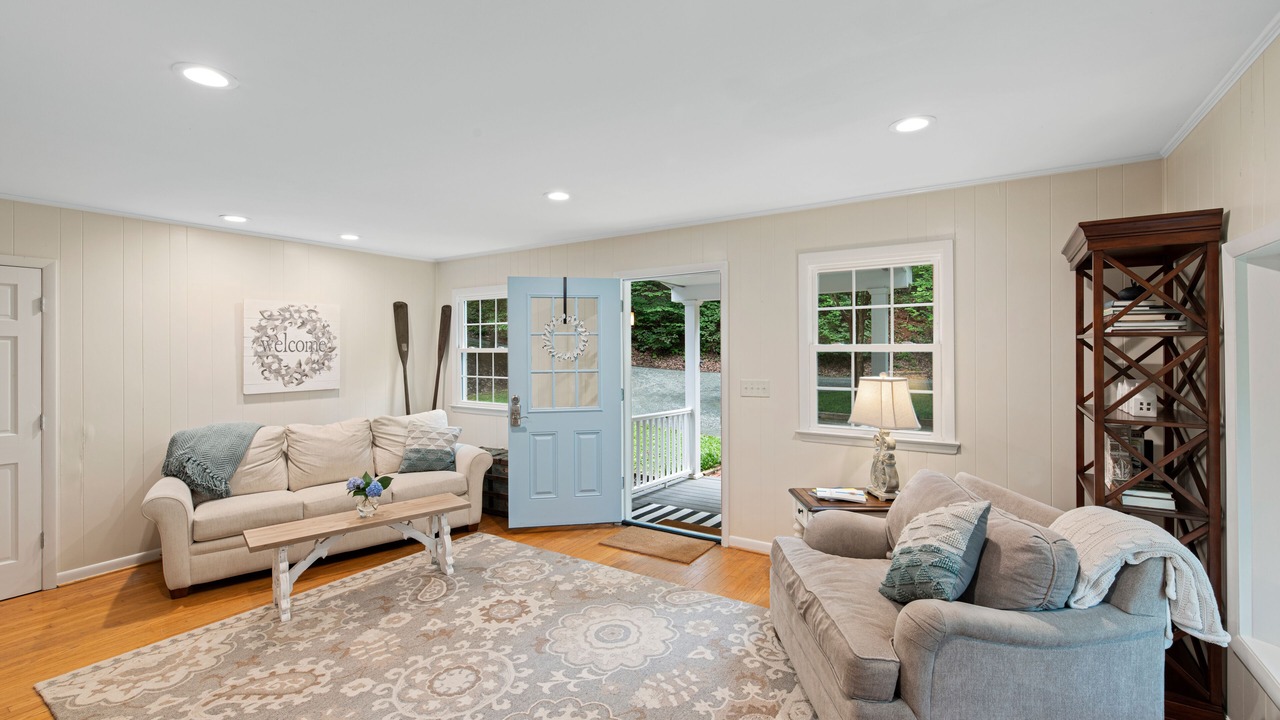 Photo of Livingroom in Cobham