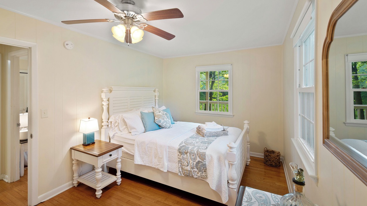 Photo of Bedroom in Cobham