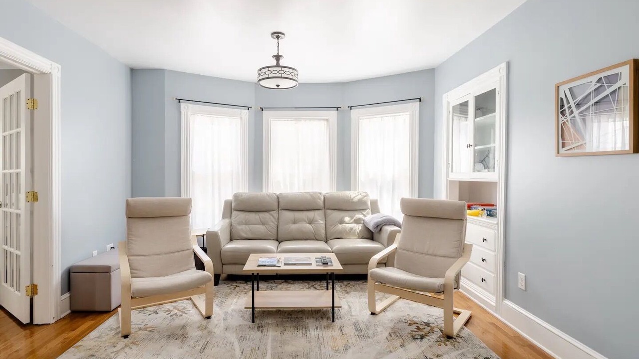 Photo of Livingroom in East Bayside