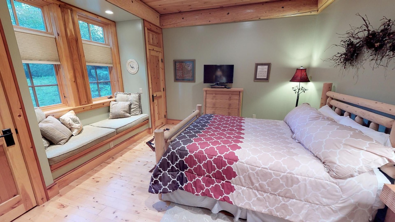 Photo of Bedroom in Cooperstown - Otsego Lake