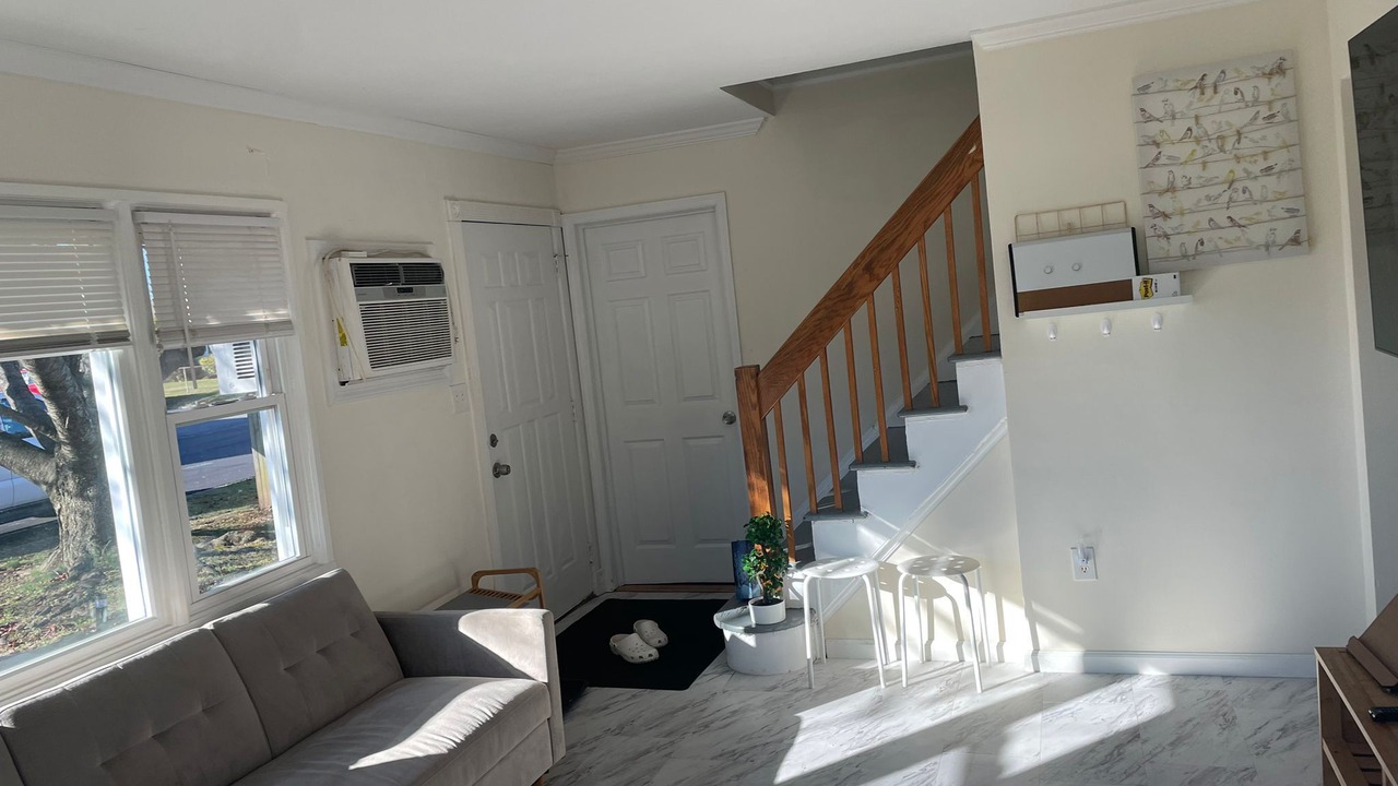Photo of Livingroom in Garden City Park