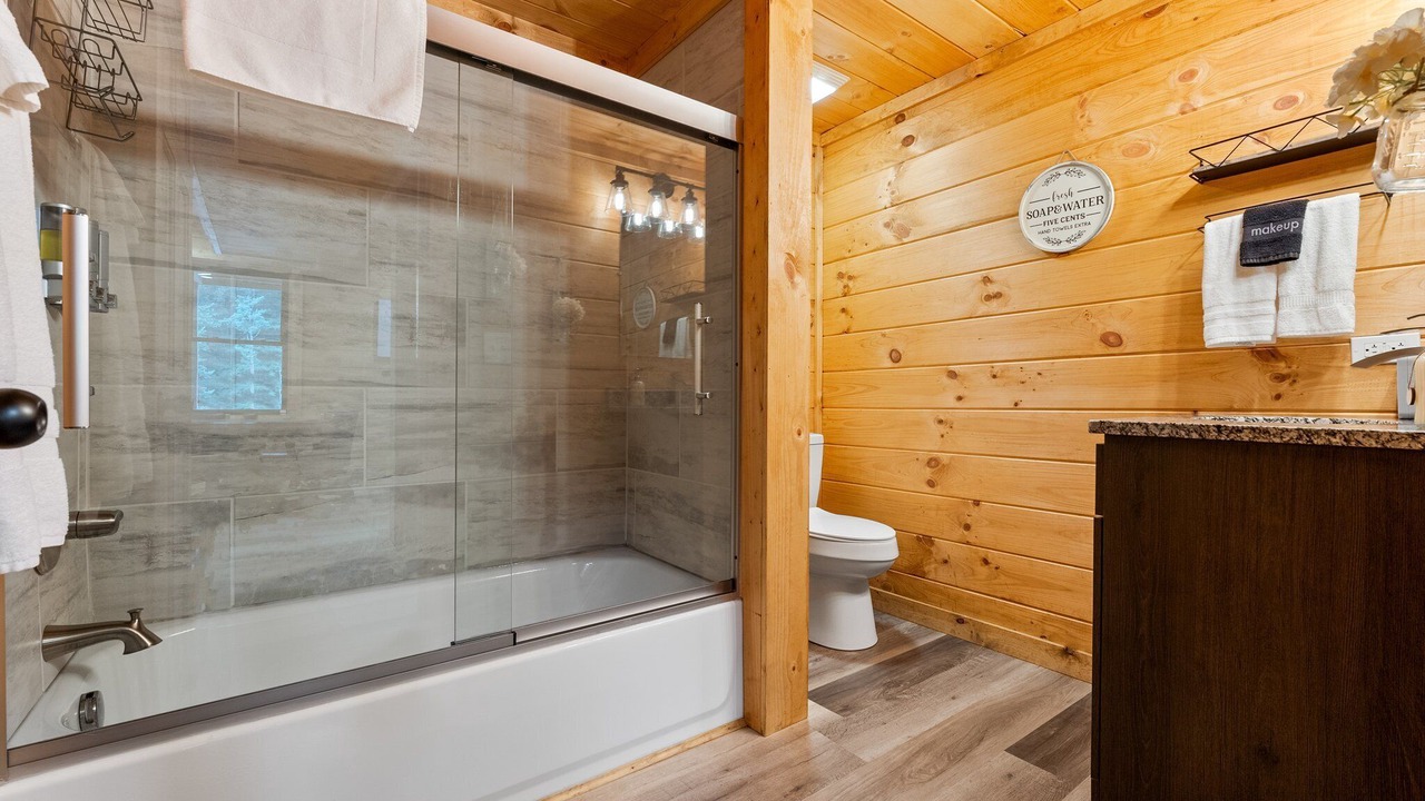 Photo of Bathroom in McArthur