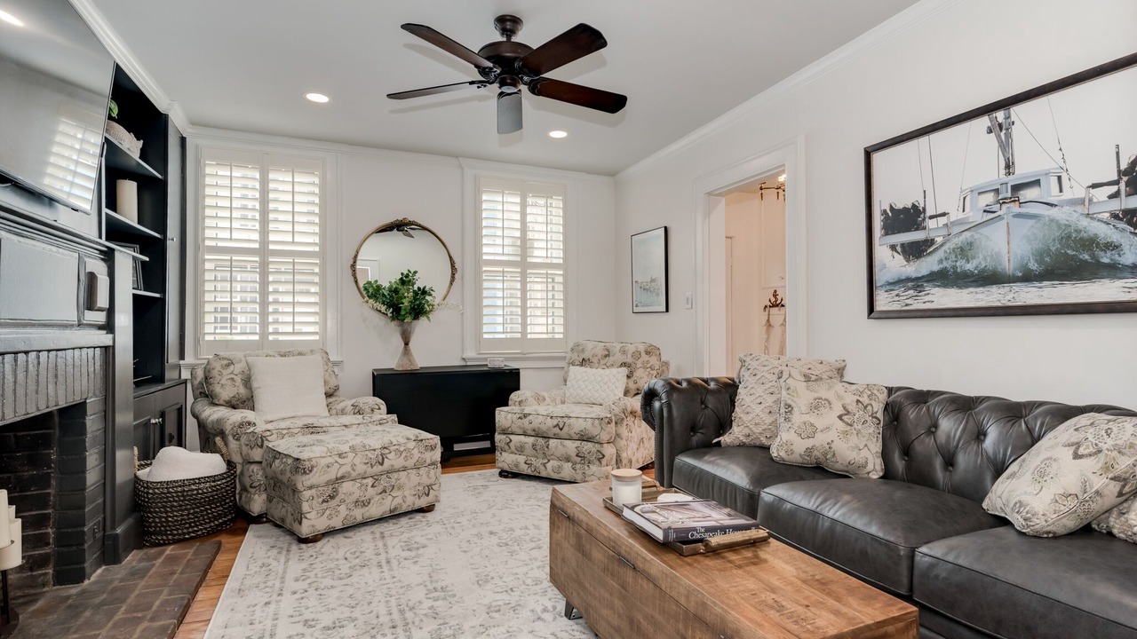 Photo of Livingroom in Historic District