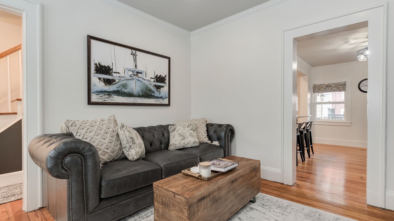Photo of Livingroom in Historic District