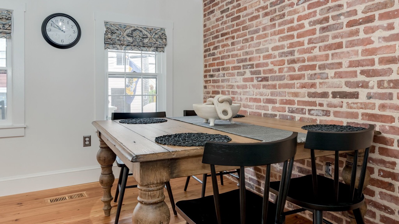 Photo of Livingroom in Historic District