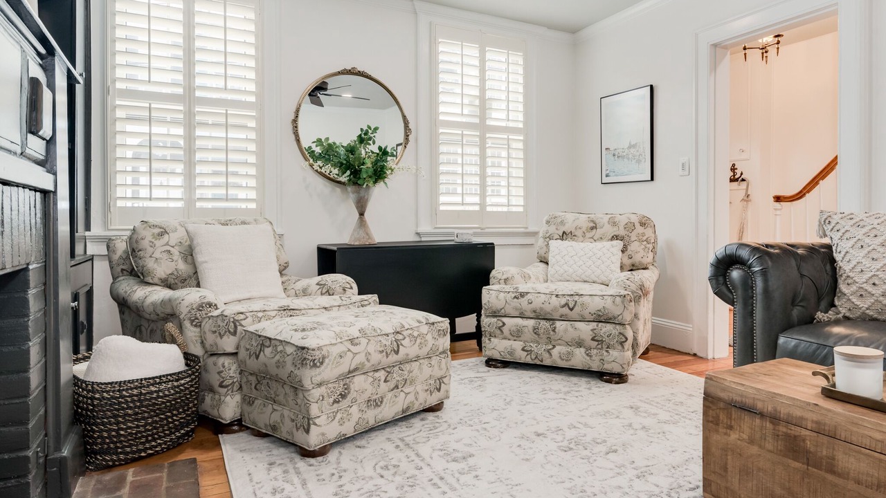 Photo of Livingroom in Historic District