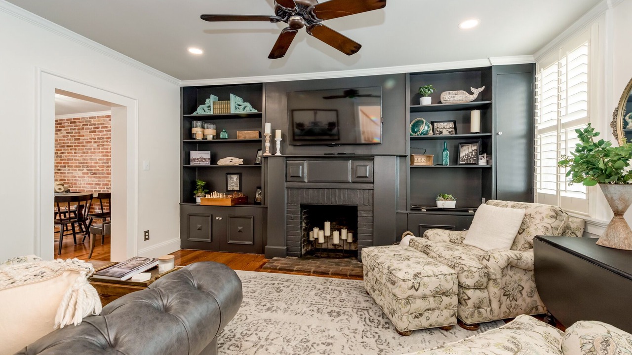 Photo of Livingroom in Historic District