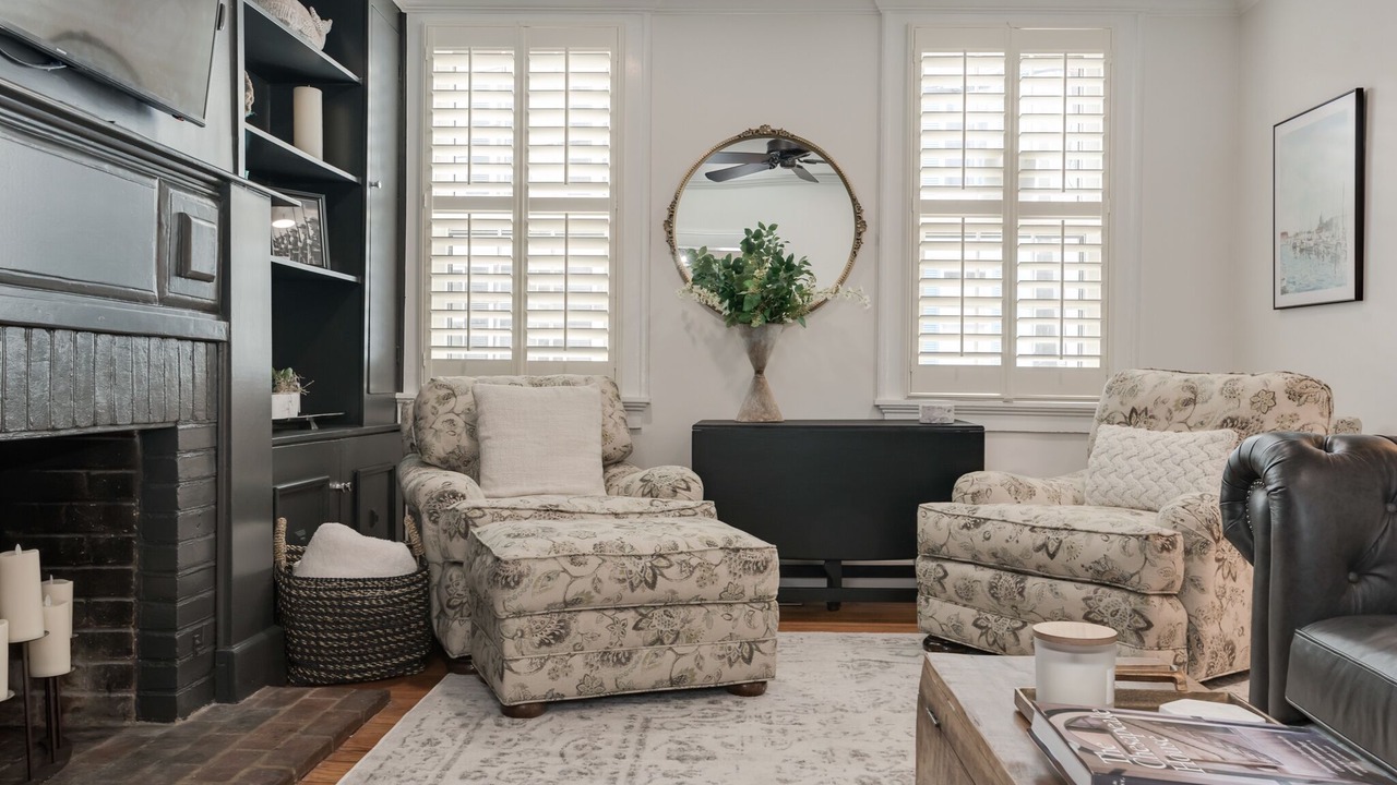Photo of Livingroom in Historic District