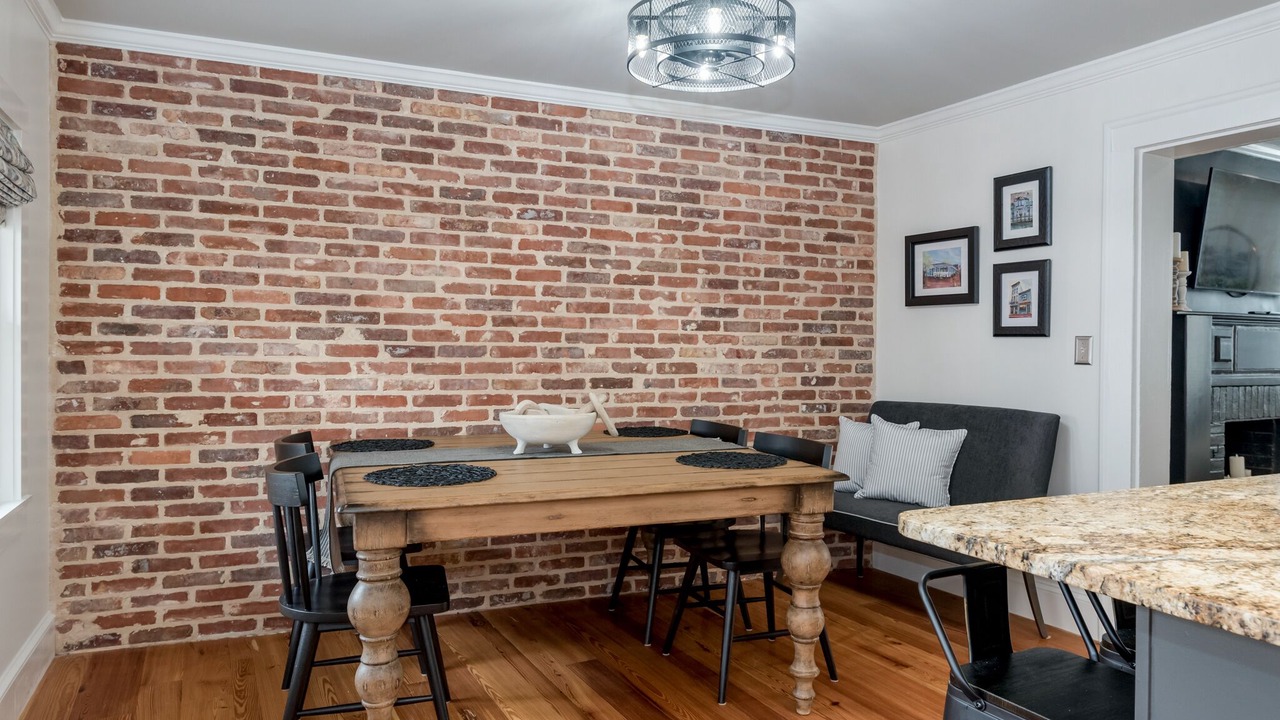 Photo of Livingroom in Historic District