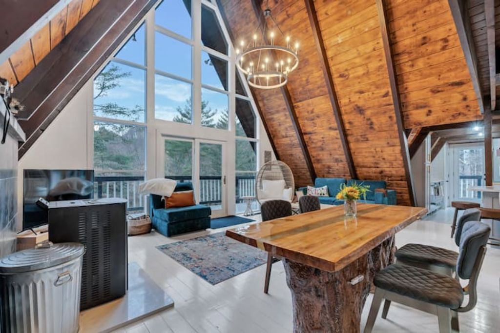 Photo of Livingroom in Pittsfield