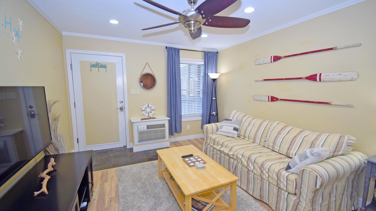 Photo of Livingroom in Caine Woods